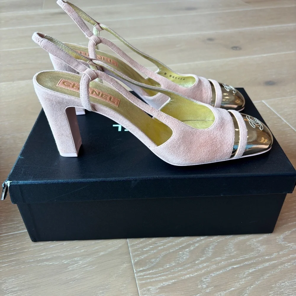 Chanel Pink Beiege and Gold Heels Elegant Design 42 - Picture 2 of 4